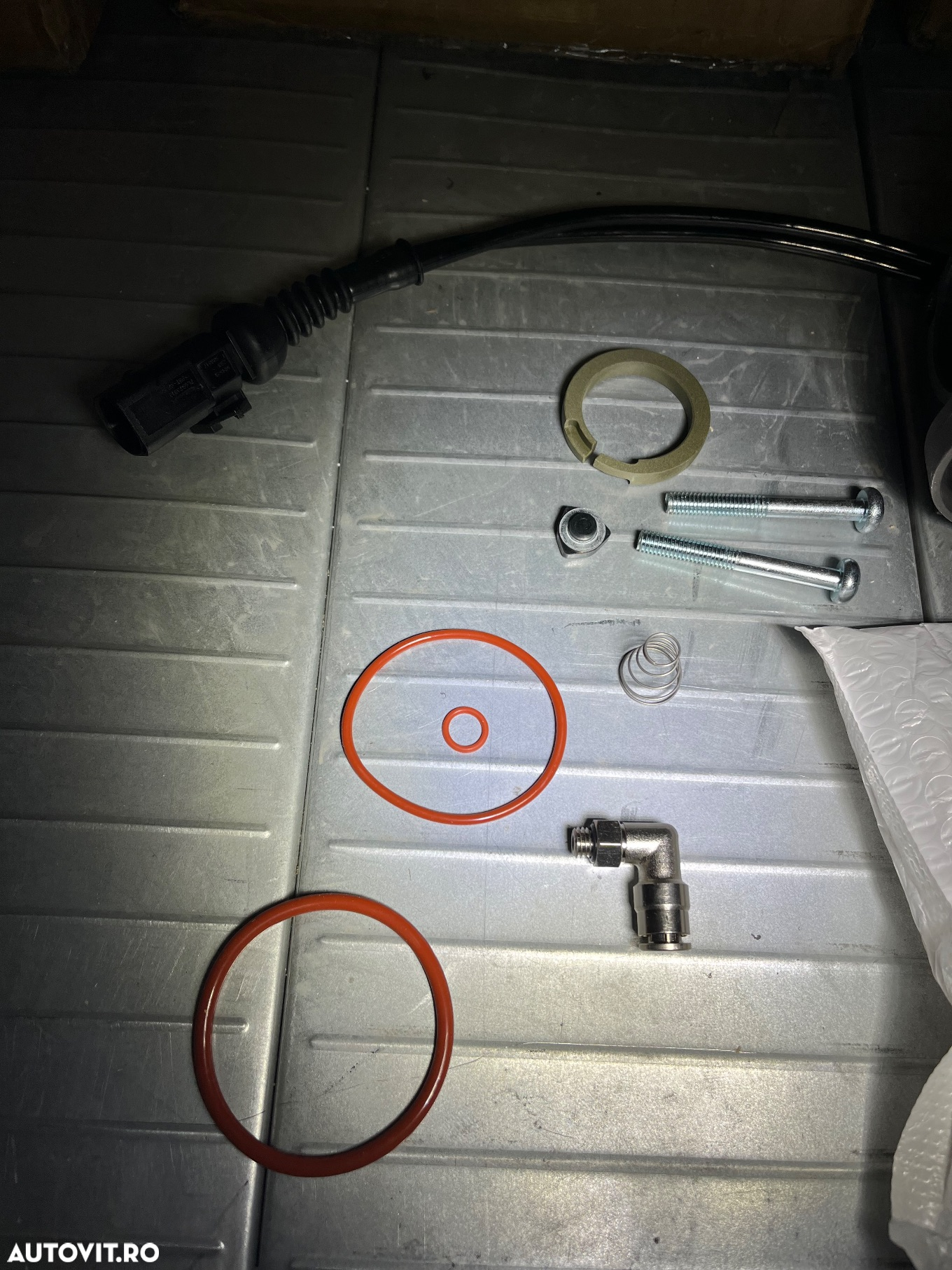 Kit reparatie compresor perne aer orice model wabco continental  vw audi porsche land rover bmw range rover jaguar cilindru piston segment garnituri cayenne touareg q7 a6 a7 a8 - 12