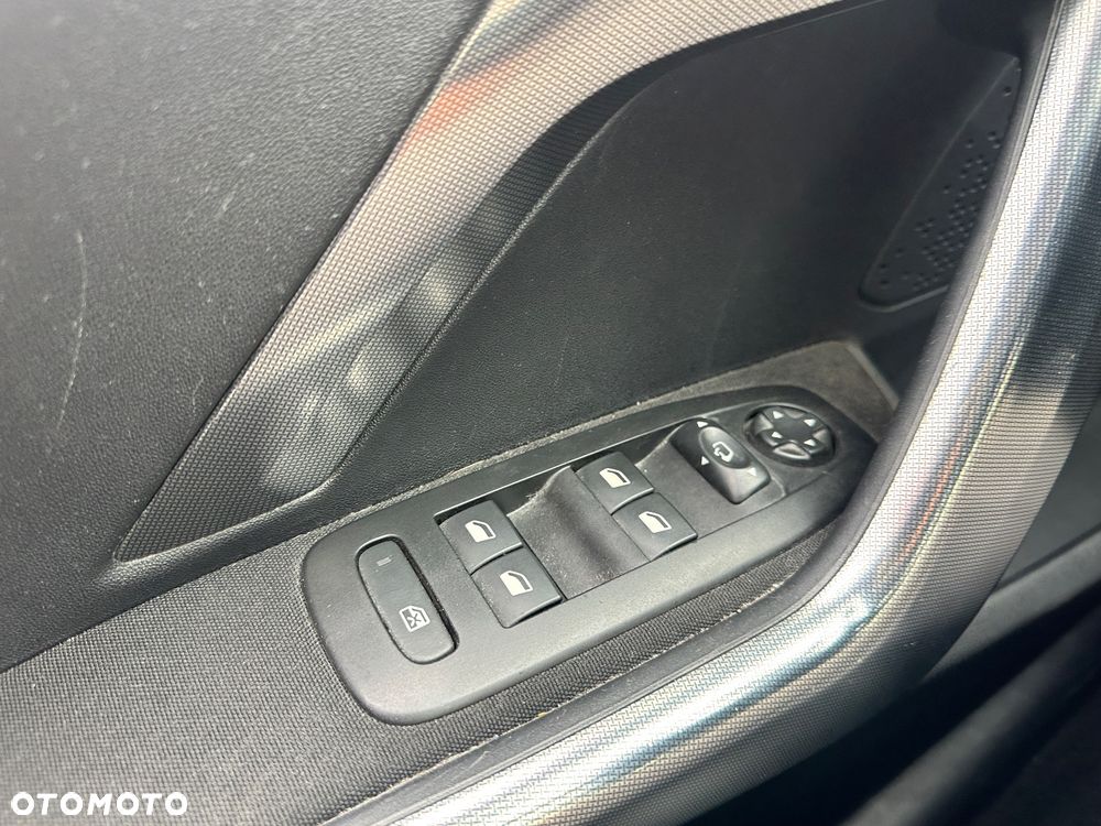 Peugeot 2008 BlueHDi 100 STOP & START Allure - 31