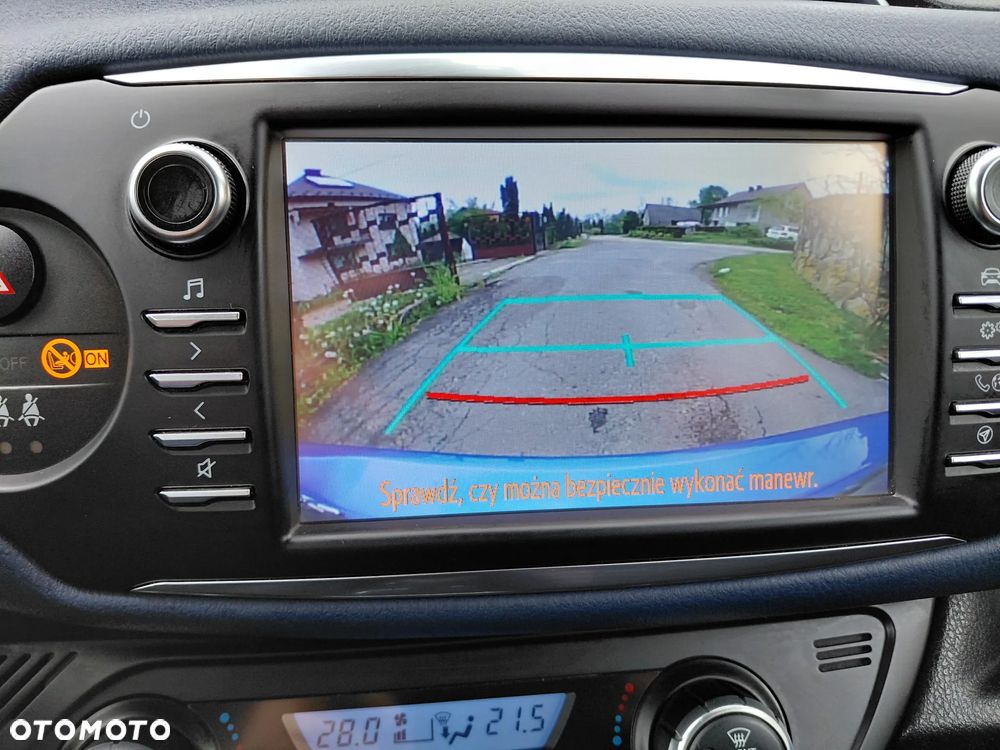 Toyota Yaris Hybrid 100 Selection Platinum - 28