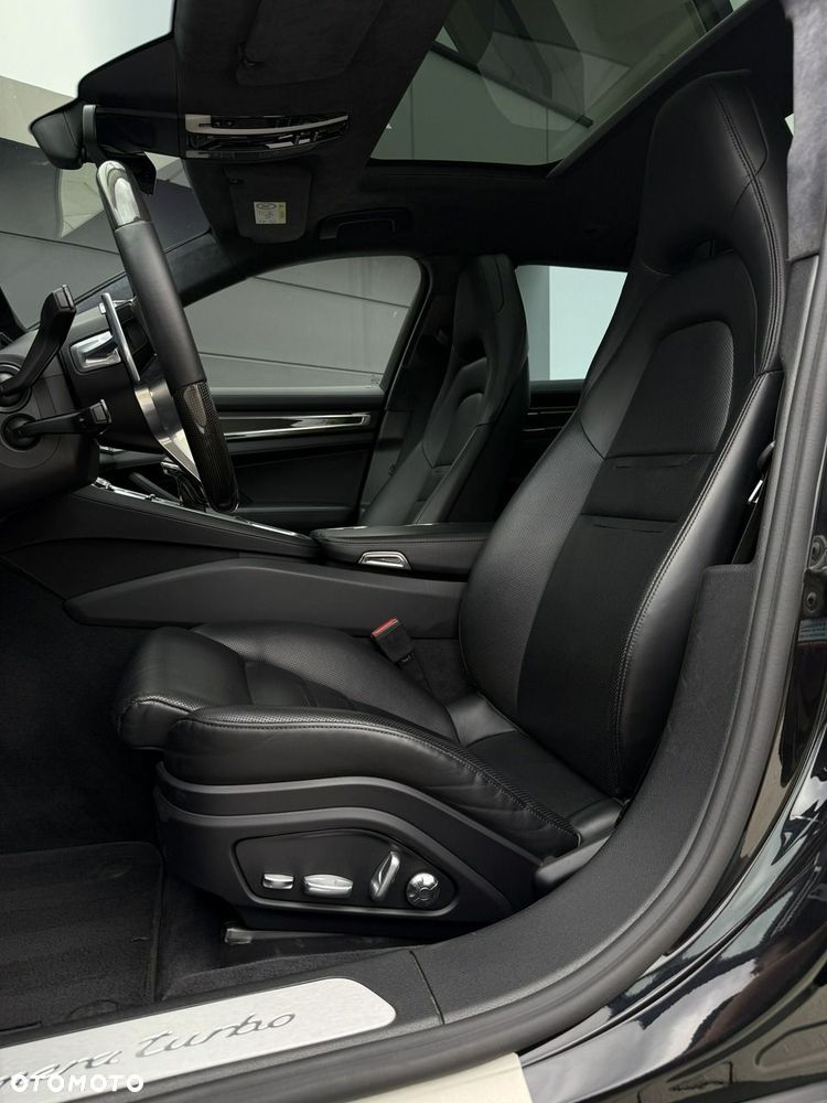 Porsche Panamera Turbo - 24