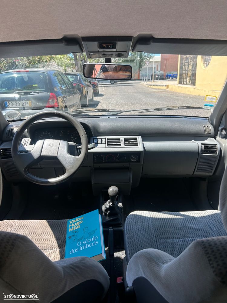 Renault Clio 1.2 RT - 6