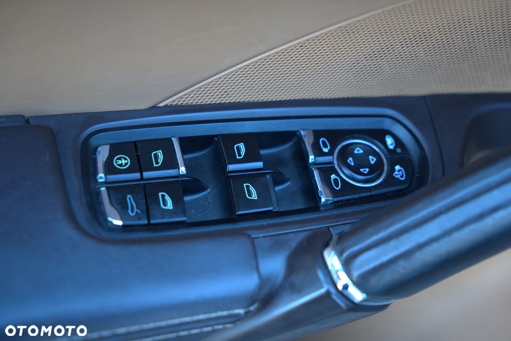 Porsche Cayenne - 11