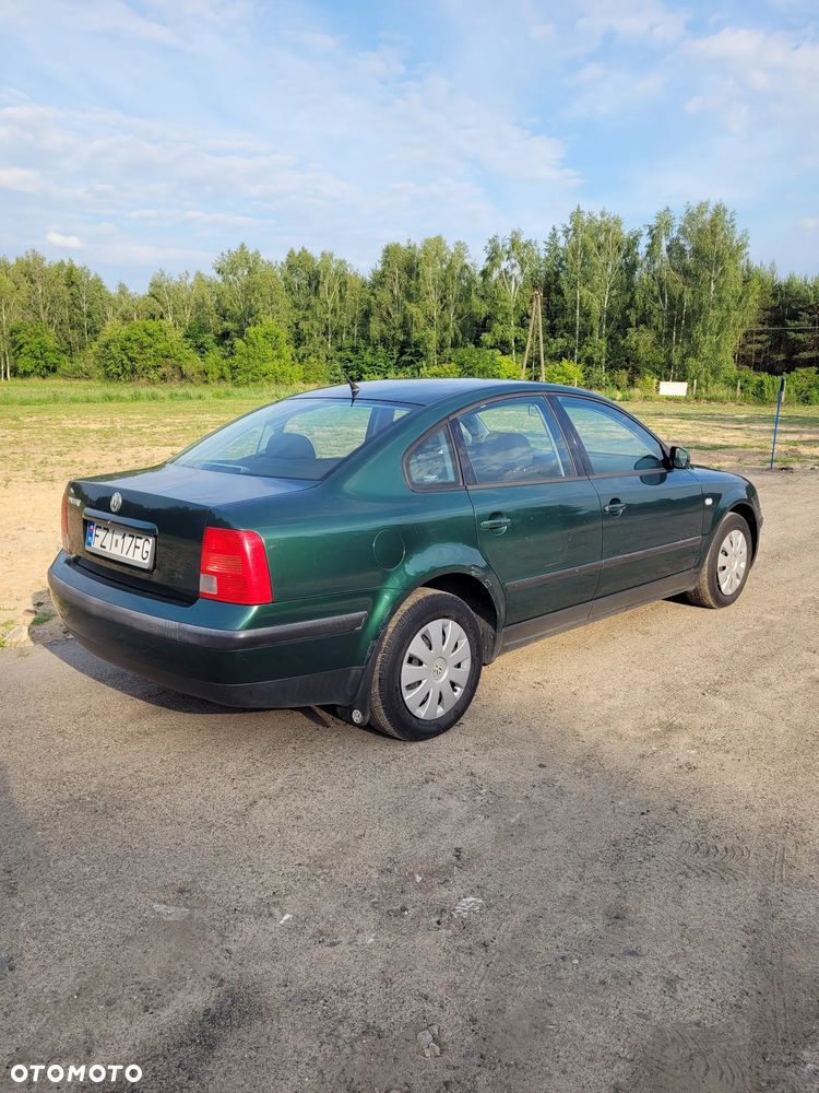 Volkswagen Passat 1.6 Comfortline - 6