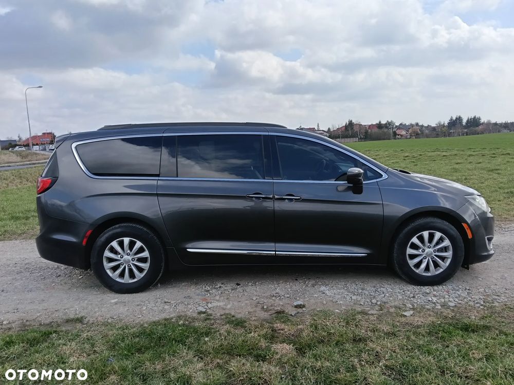 Chrysler Pacifica - 5