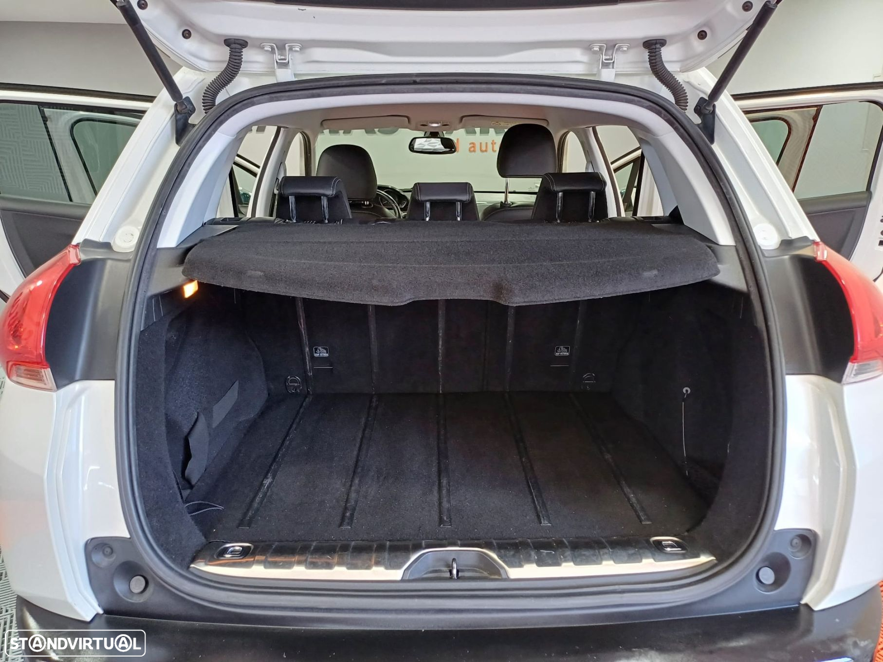 Peugeot 2008 1.2 PureTech Allure - 22