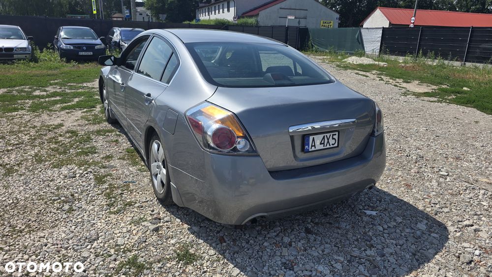 Nissan Altima - 11