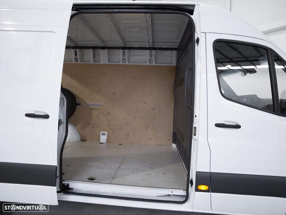 Mercedes-Benz E-SPRINTER - 7