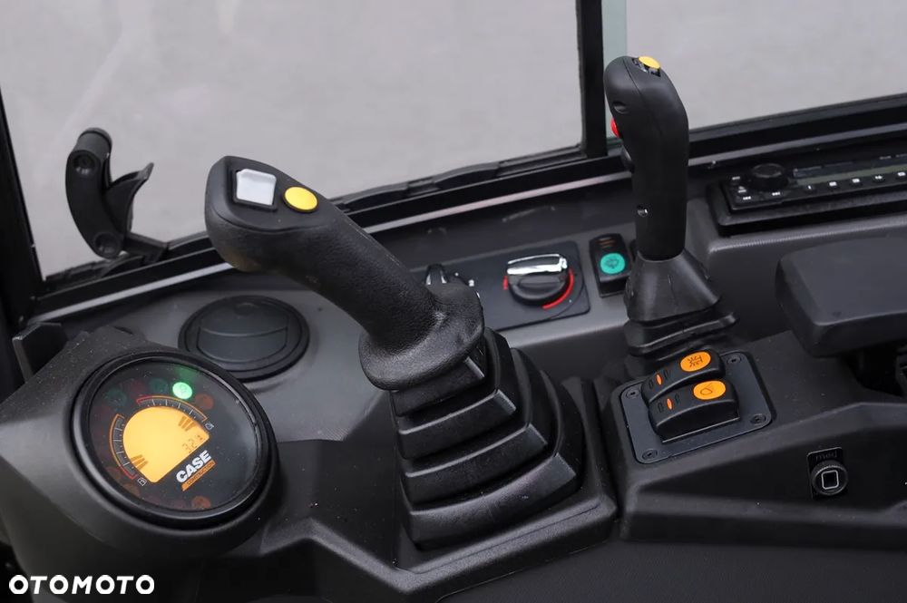 Case CX18D nowa nieużywana od autoryzowanego dealera - 11