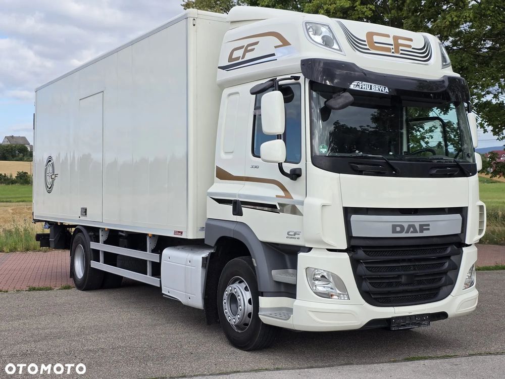 DAF CF 330 / 10.2017 / KONTENER MEBLOWY / IZOTERMA / WINDA / 18 PALET / E6 / NISKI PRZEBIEG / Z NIEMIEC / JAK NOWY / DUŻY SILNIK  10 837cm3//
