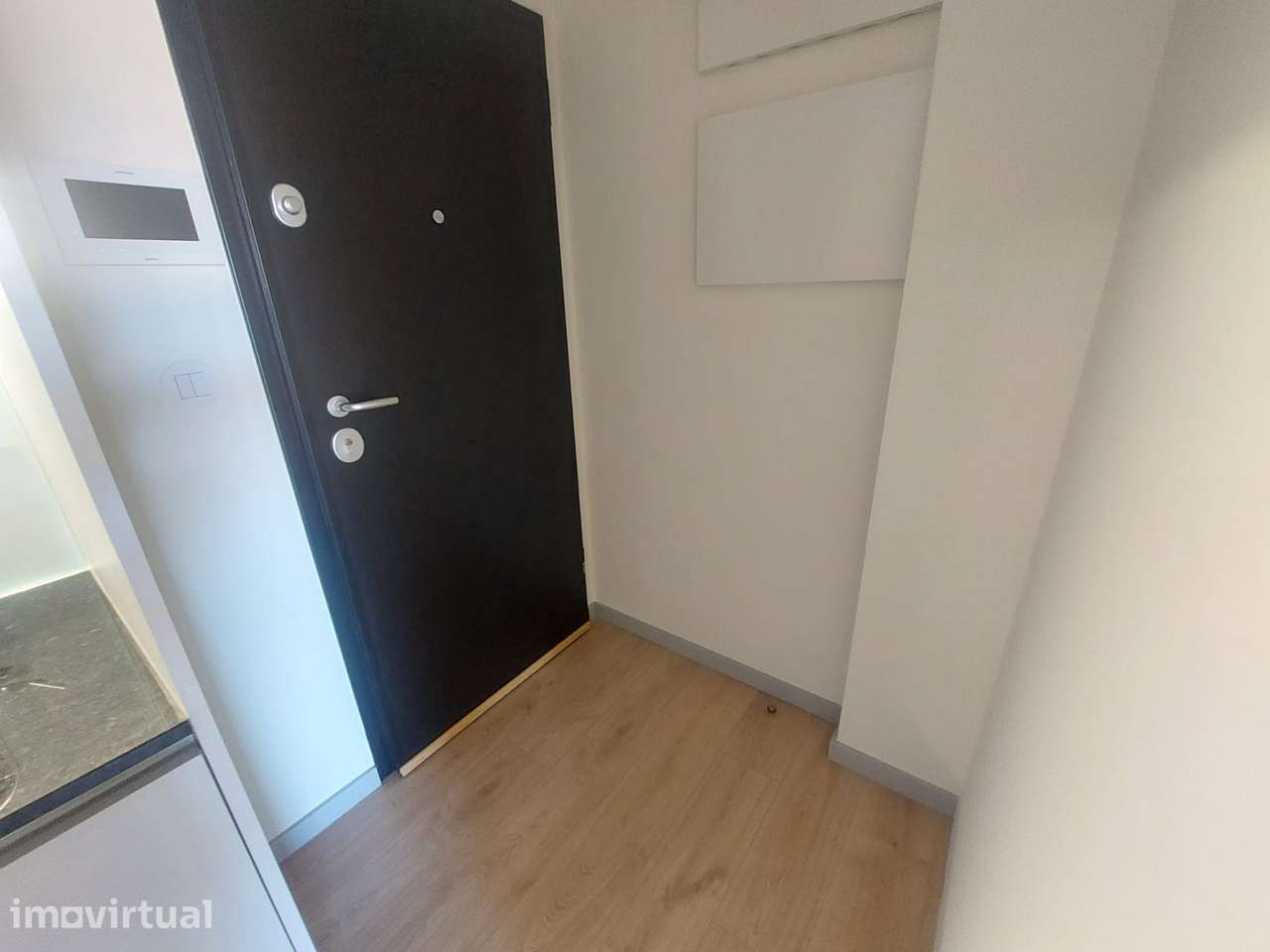 T1 em condomínio fechado com piscina junto á ponte do Infante - Grande imagem: 5/24