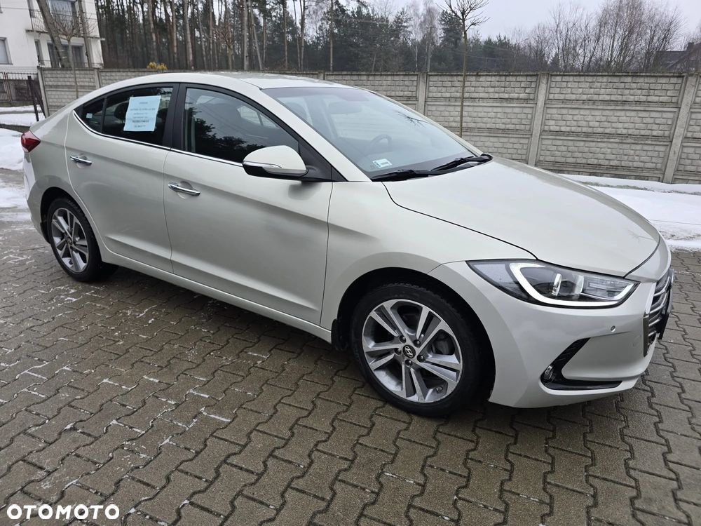 Hyundai Elantra 1.6 CRDi BlueDrive Style DCT - 3