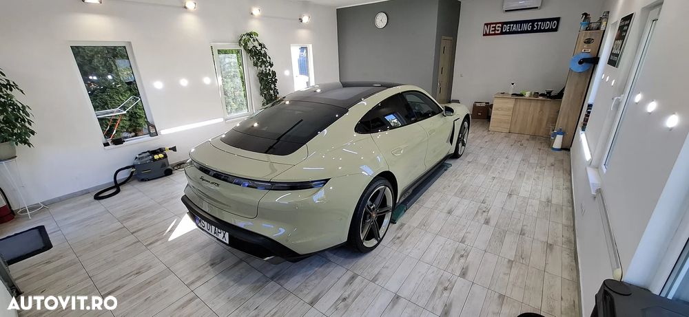 Porsche Taycan GTS - 18