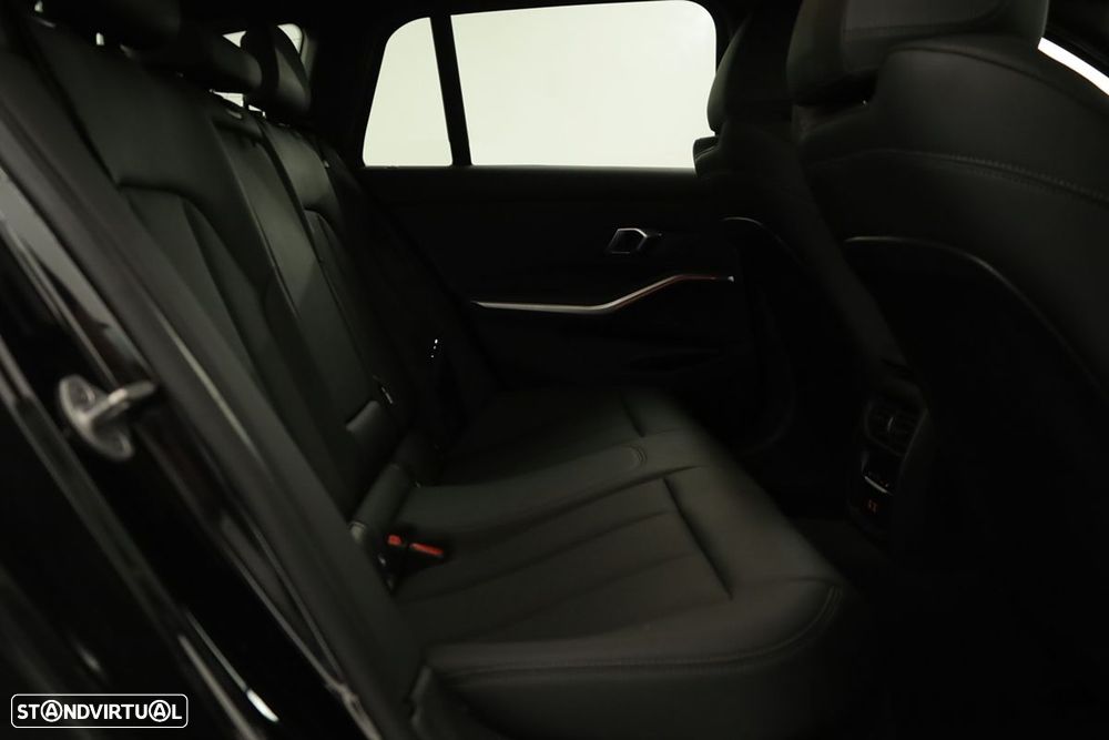 BMW 330 e Edição Desportiva M Auto - 22