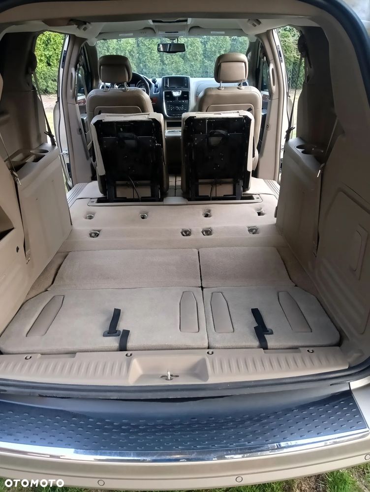 Chrysler Town & Country 3.6 Limited - 21