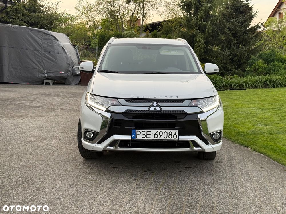 Mitsubishi Outlander - 2