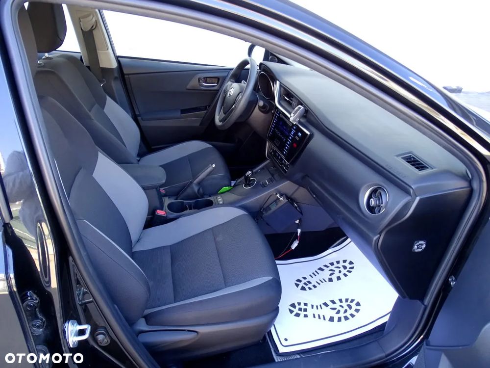 Toyota Auris - 11