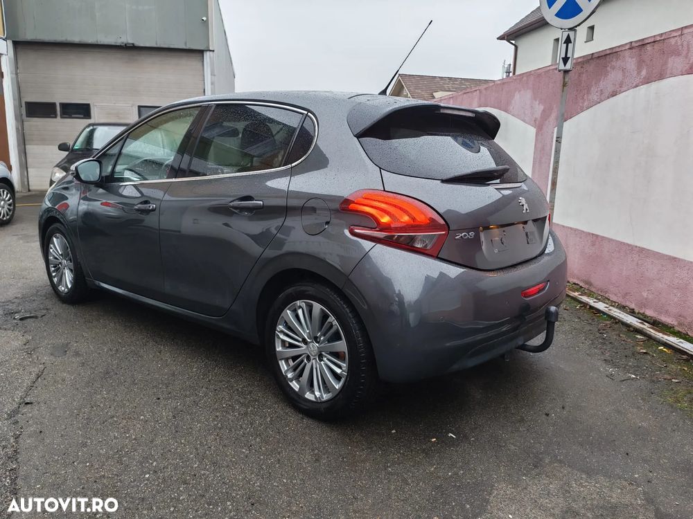 Peugeot 208 1.6 e-HDi FAP STT Allure - 10