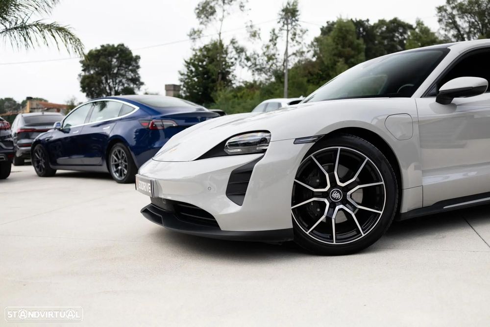 Porsche Taycan Sport Turismo - 10