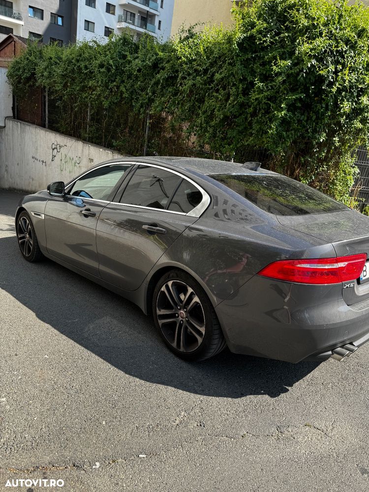 Jaguar XE 2.0 Portfolio - 3