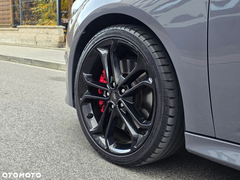 Ford Focus ST - 11