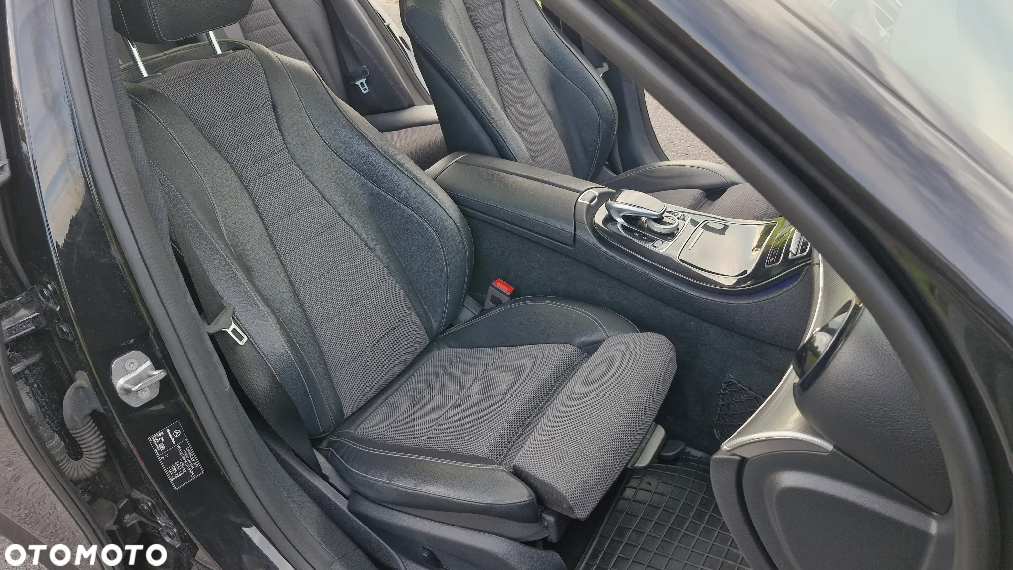 Mercedes-Benz Klasa E 220 d T 9G-TRONIC AMG Line - 26