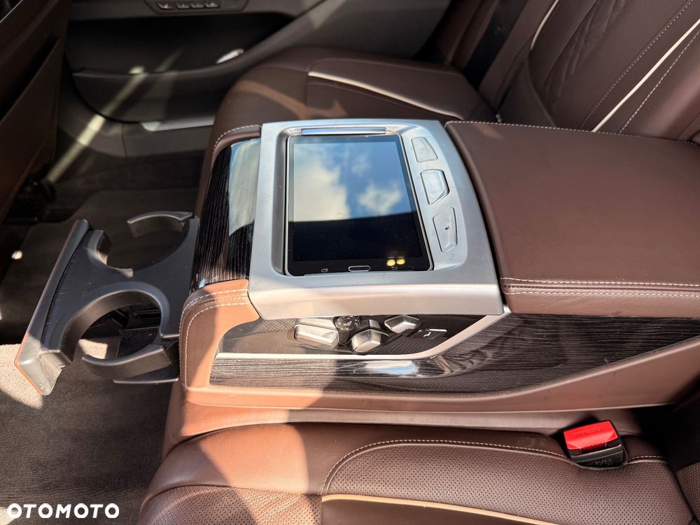 BMW Seria 7 750Li - 23