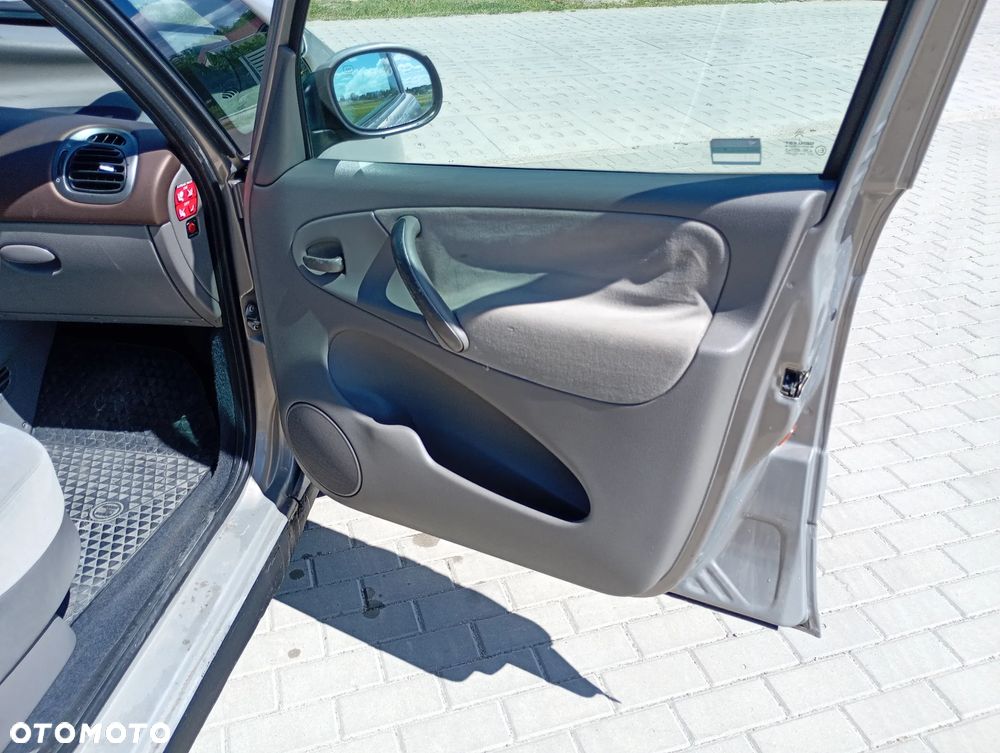 Citroën Xsara Picasso 1.8i Exclusive - 17