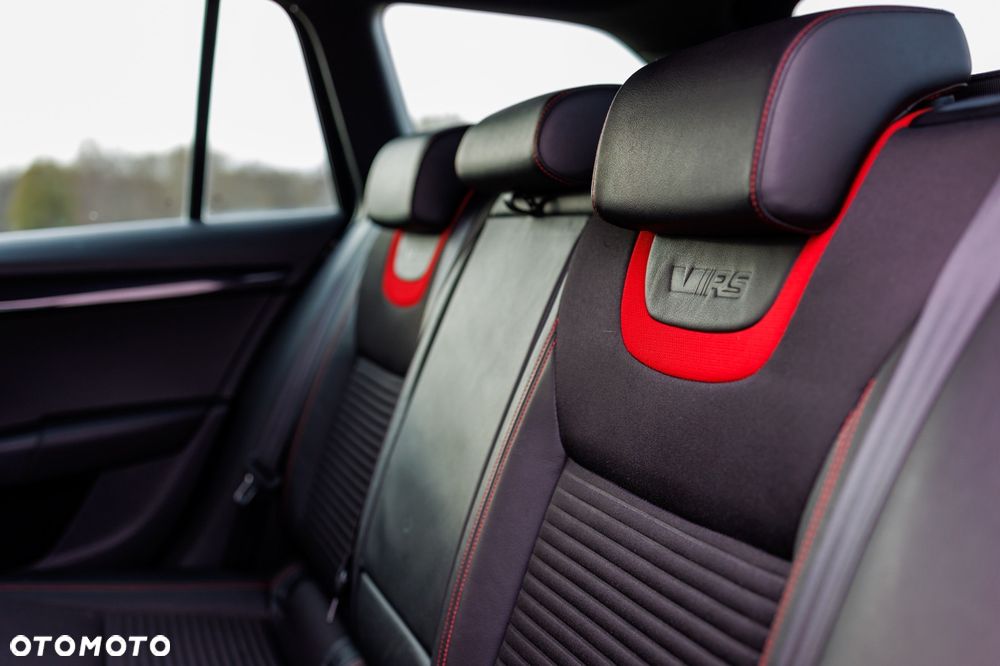 Skoda Octavia 2.0 TDI DSG RS - 32