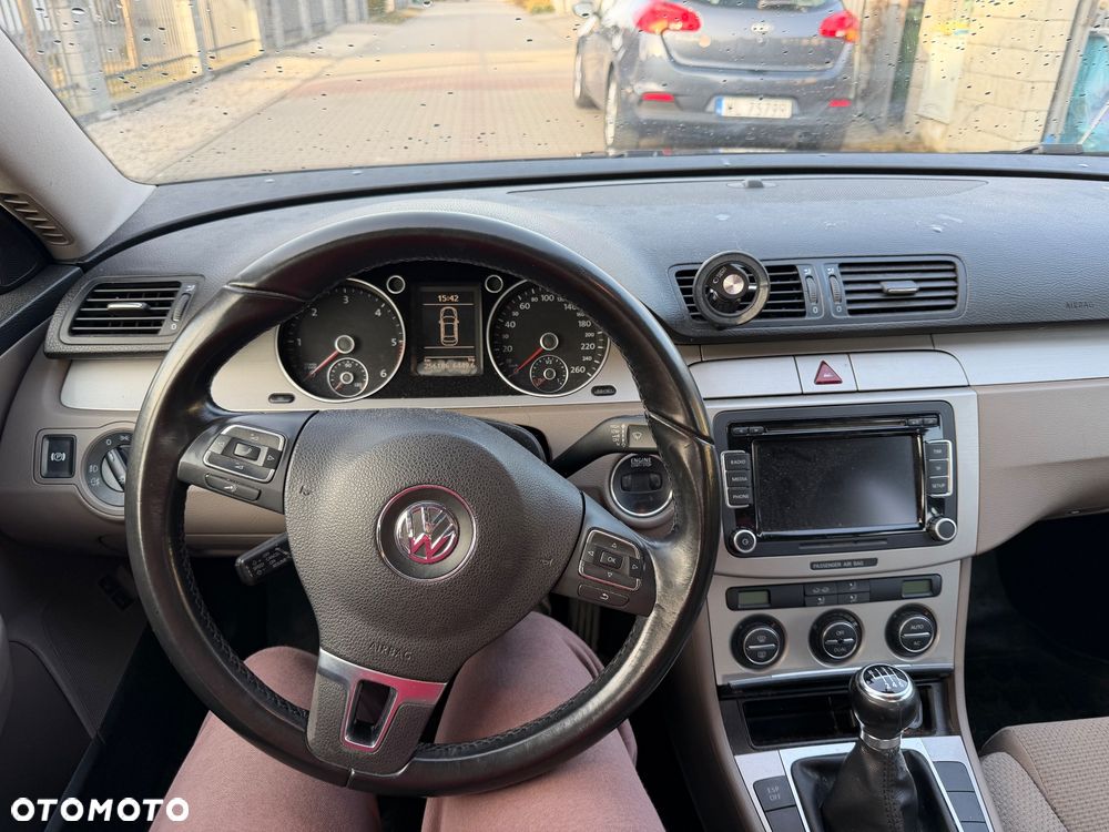 Volkswagen Passat 2.0 TDI Comfortline - 13