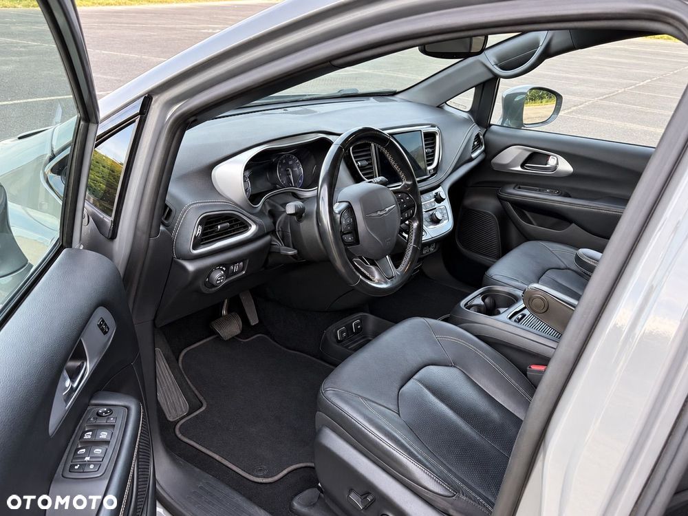 Chrysler Pacifica - 10