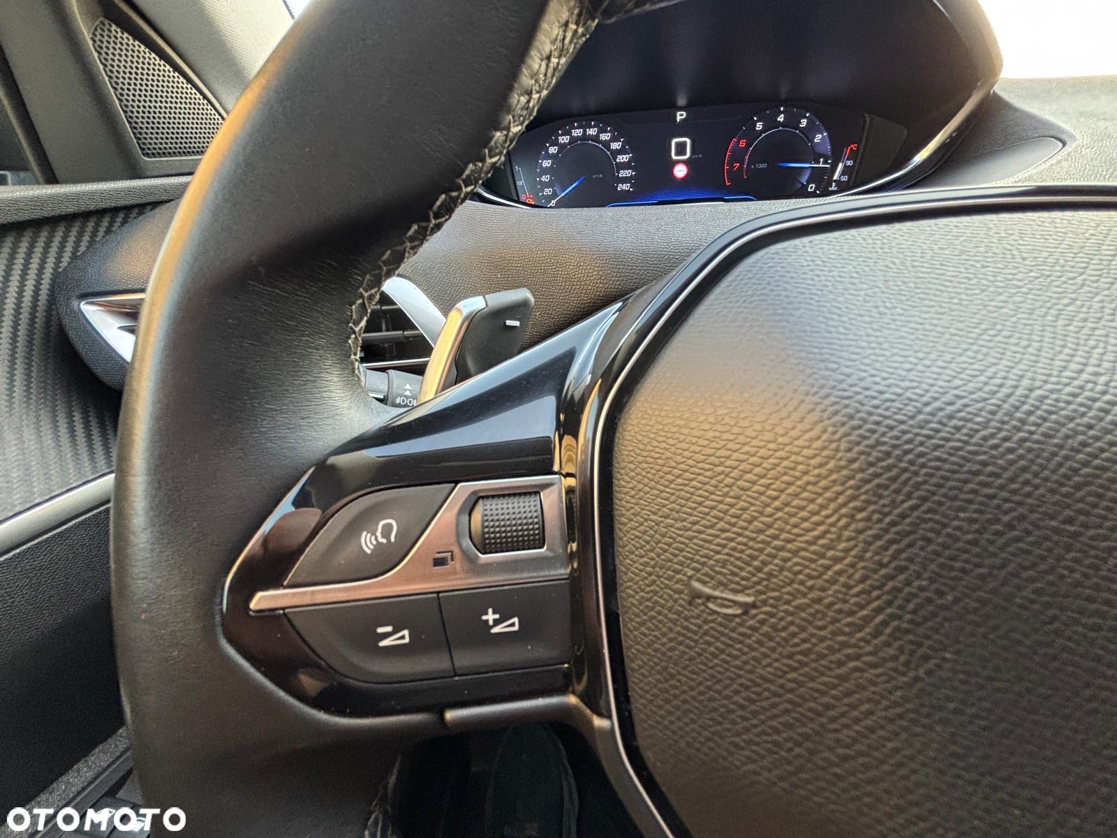 Peugeot 3008 1.2 PureTech Active S&S EAT6 - 32