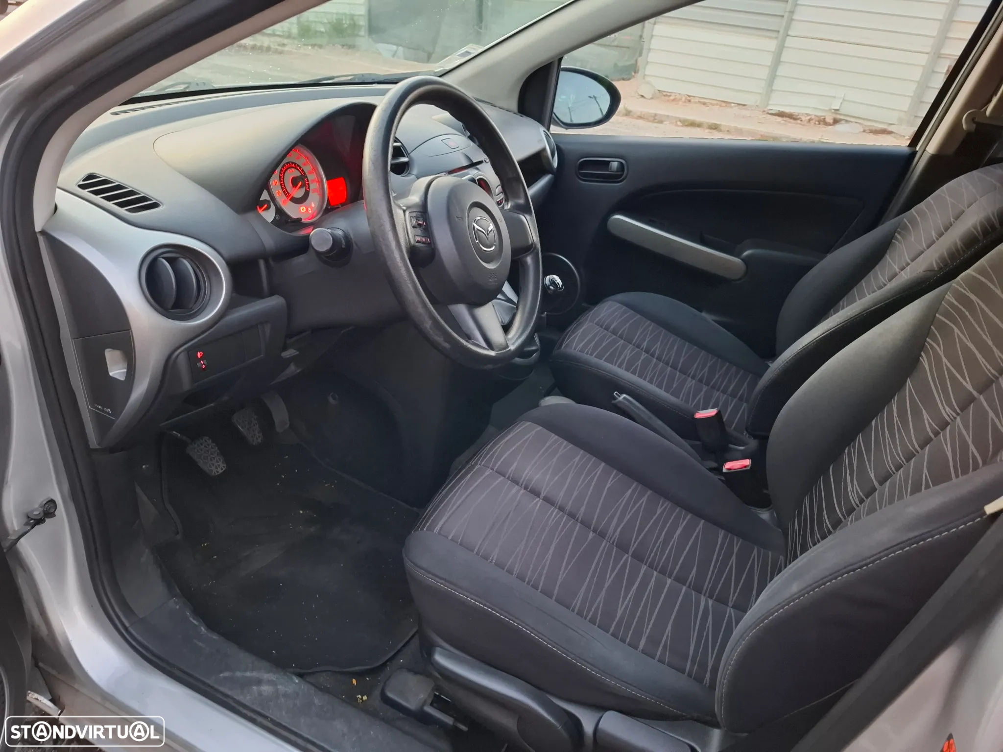 Mazda 2 1.3 MZR Exclusive - 9