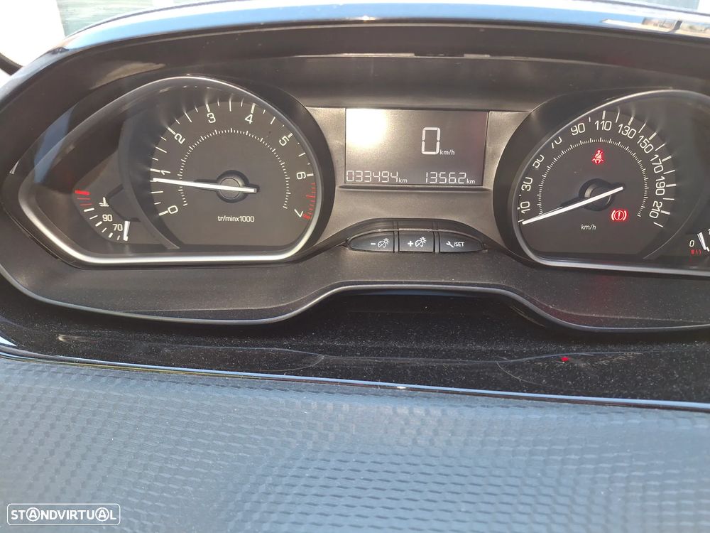 Peugeot 208 1.2 PureTech Signature - 2
