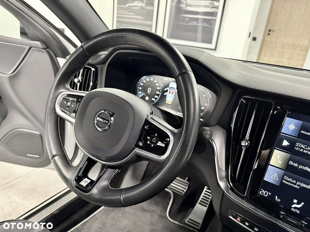 Volvo V60 D4 R-Design - 36