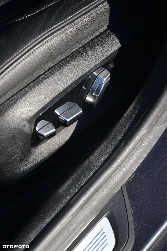 BMW Seria 5 520d M Sport - 9