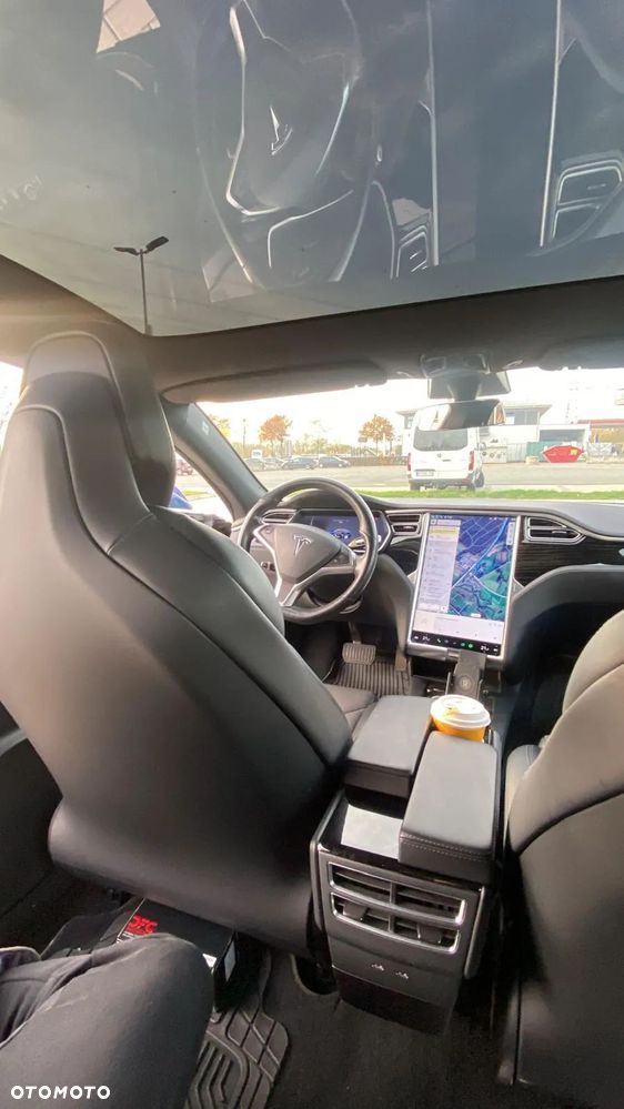 Tesla Model S - 7