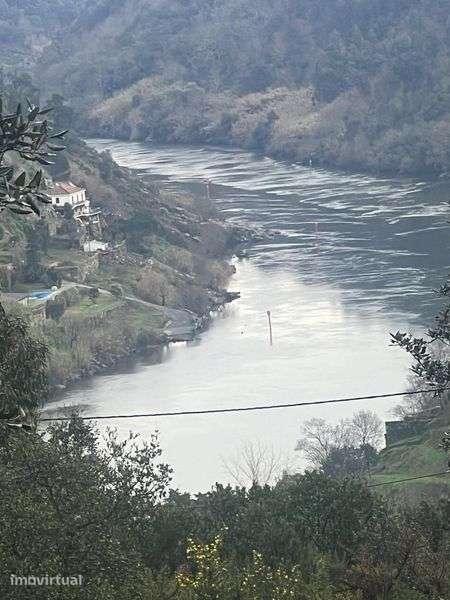 Terreno espetacular junto a praia fluvial em Cinfães - Grande imagem: 2/6