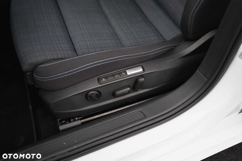 Volkswagen Passat - 22