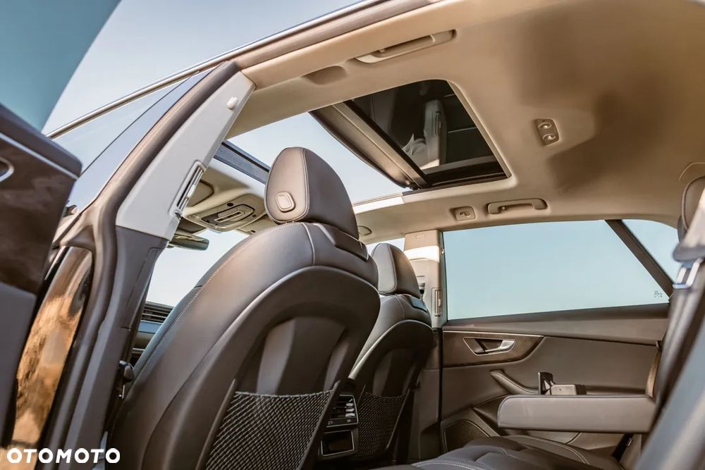 Audi Q8 55 TFSI quattro tiptronic - 16