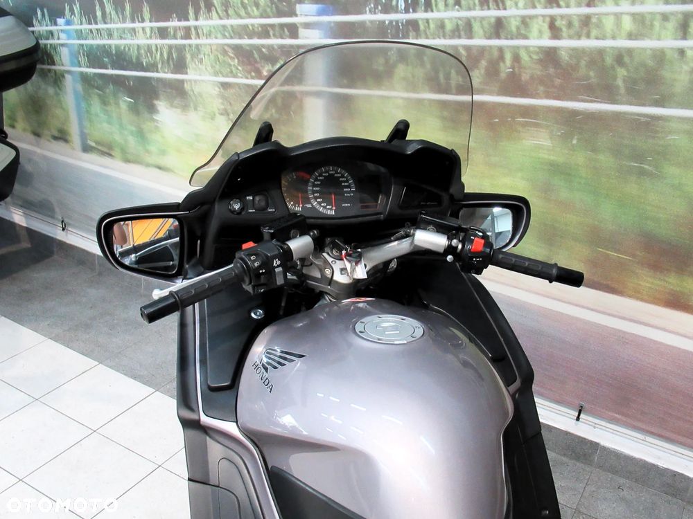 Honda ST - 9