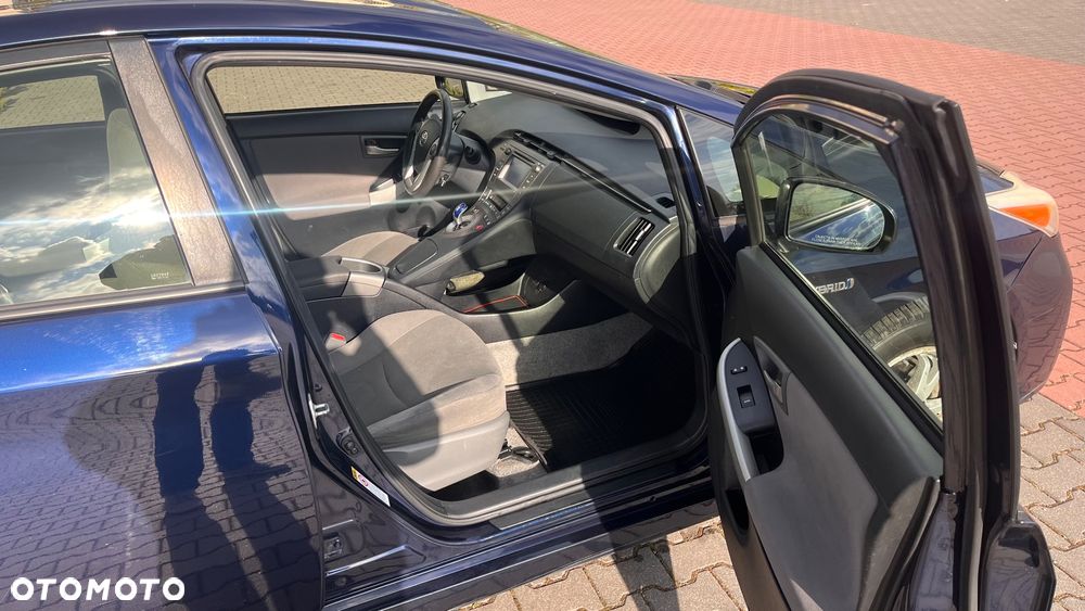 Toyota Prius (Hybrid) - 11