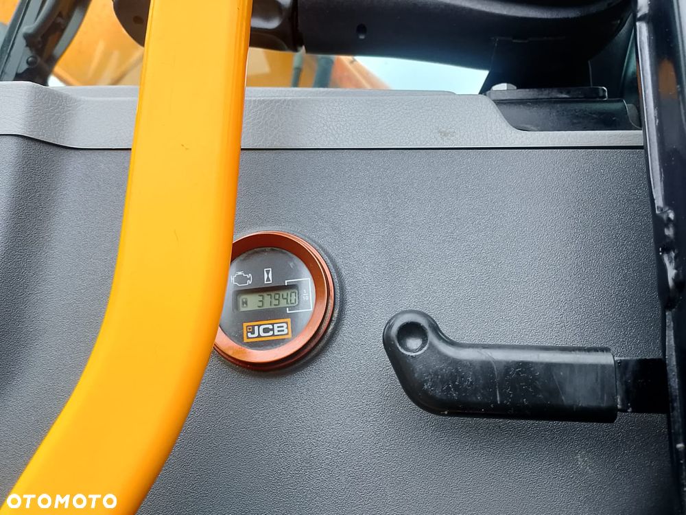JCB 220XLC - 13