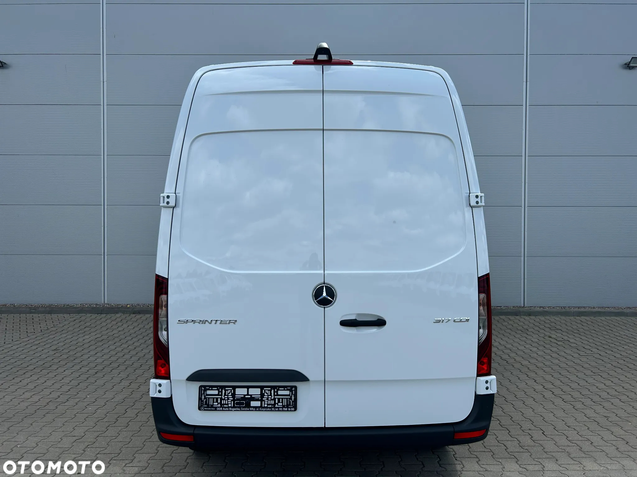Mercedes-Benz SPRINTER 317 CDI FURGON STANDARD - 14
