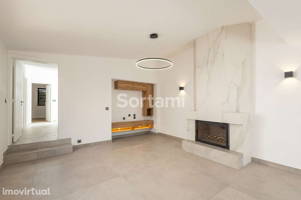 Moradia Geminada T3 Venda em Quarteira,Loulé - Grande imagem: 3/25