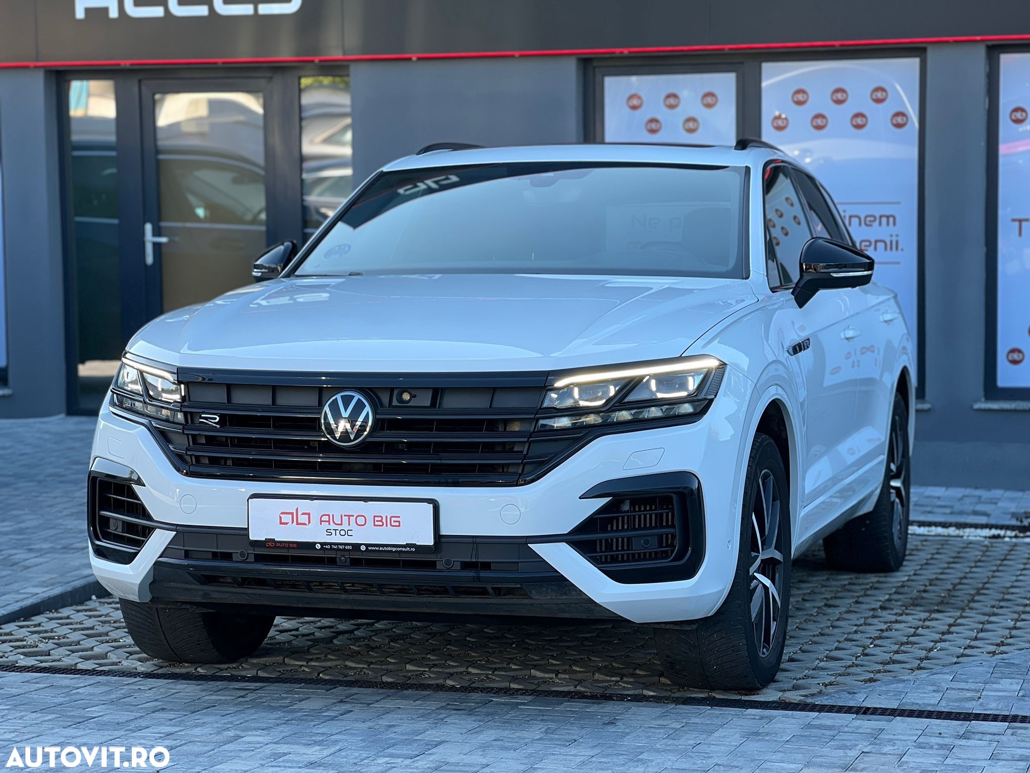 Volkswagen Touareg - 1