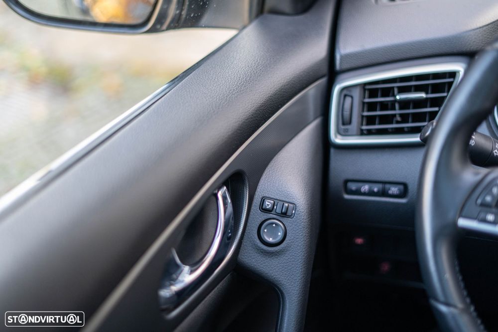 Nissan Qashqai 1.2 DIG-T N-Connecta 18 - 32