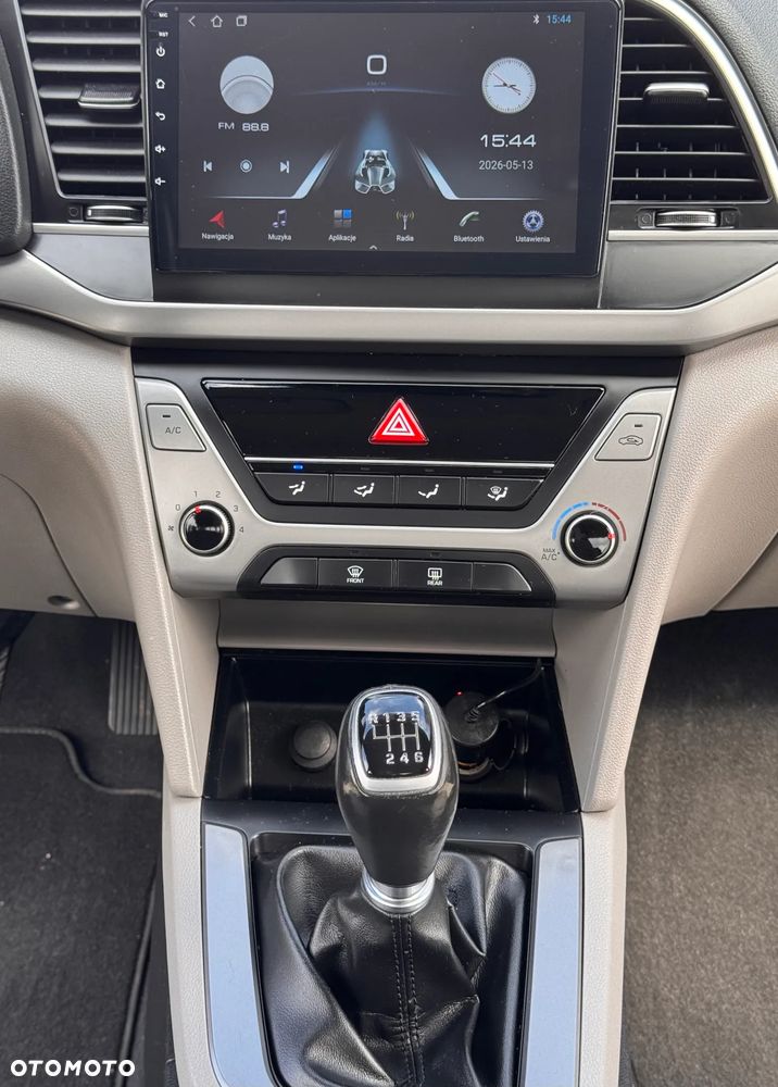 Hyundai Elantra - 11