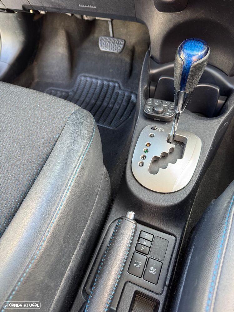 Toyota Yaris 1.5 HSD Comfort +P.Style+Navi - 4