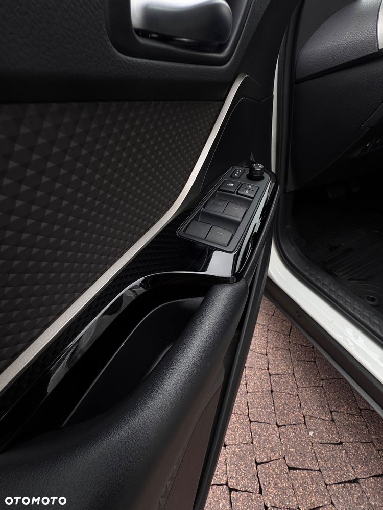 Toyota C-HR 2.0 Hybrid Executive - 17