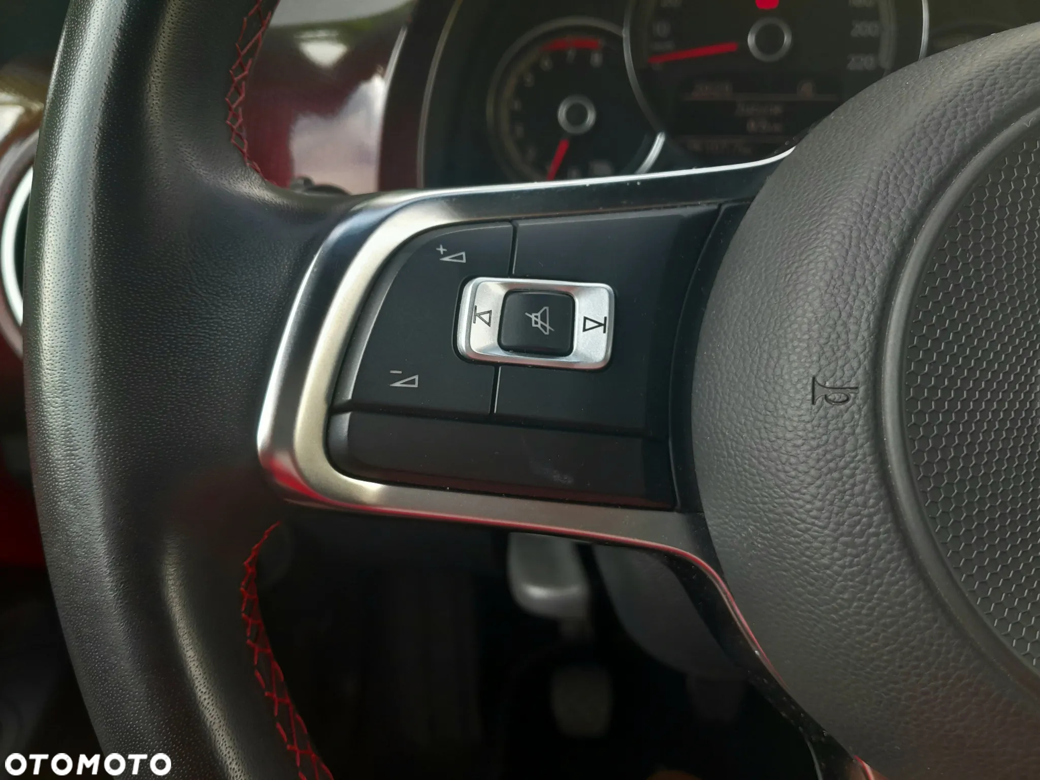 Volkswagen up! GTI - 13